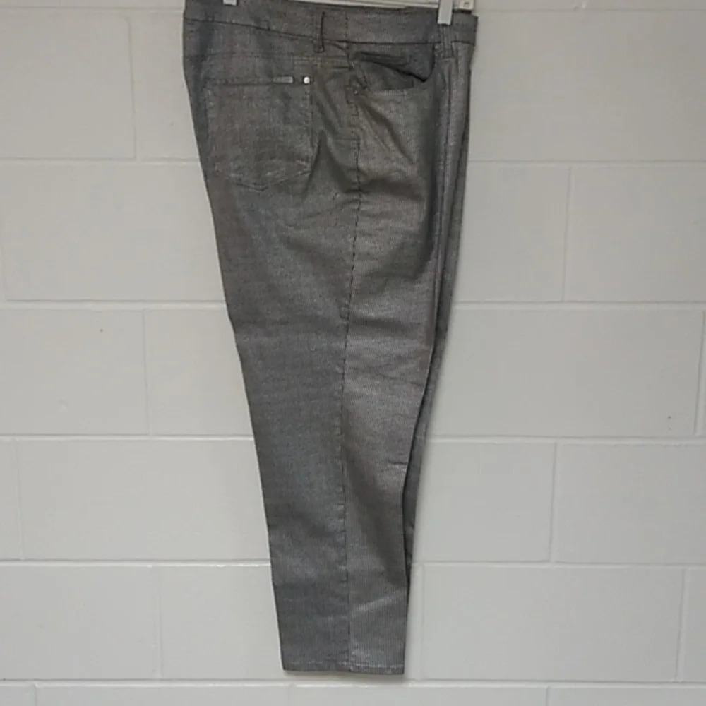 Chico's So Slimming Girlfriend slim leg ankle grey/silver stripe denim jeans